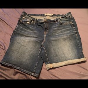 Torrid Bermuda jean shorts. Size 20